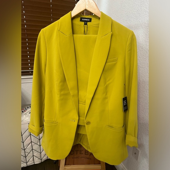 Express two piece suit - Picture 2 of 6